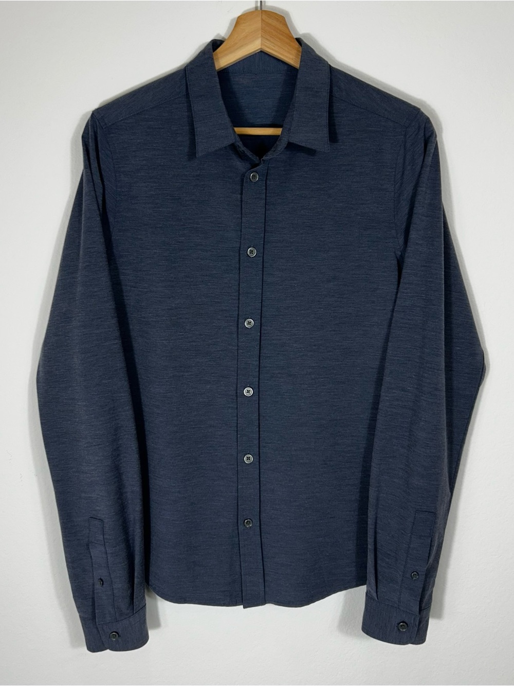 Vuori Bridge Button Down Shirt Mens Size Small Blue Gray Long Sleeve V1002